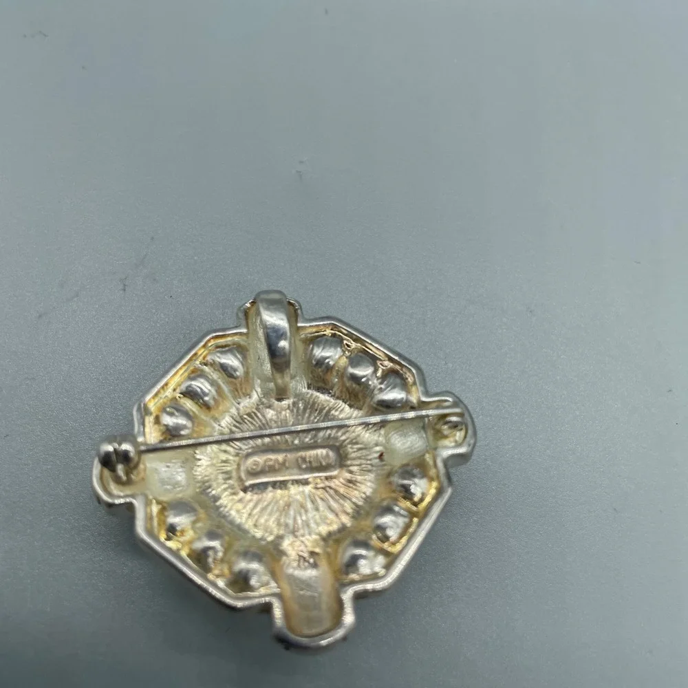 Franklin Mint Faux Pearl Rhinestone Brooch‎ Pendant Silver Tone FM China Vintage
